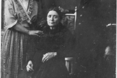 Marciana Perosanz, madre de Juanita, con sus padres Juan Perosanz y Justa Ibañez