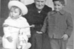 fjf16, Gregoria y sus nietos María Eugenia y Jacinto de la Fuente