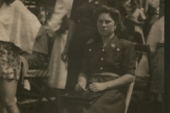 Apolonia Rodríguez Llorente con amiga